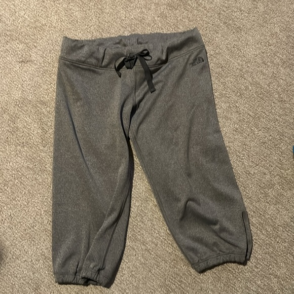 North Face Crop sweats - size L - Picture 4 of 5